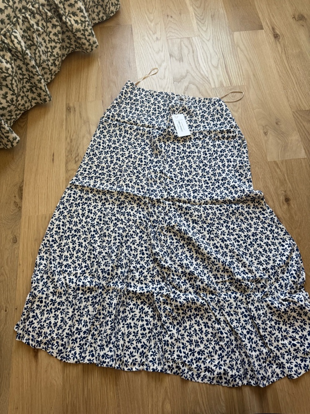 Reformation Bryson Skirt Bombay - Size 10 - Picture 3 of 4